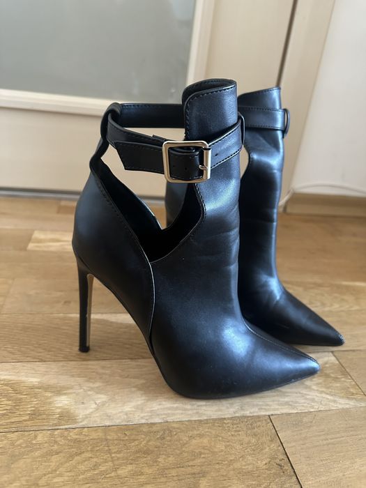 Дамски боти на висок ток