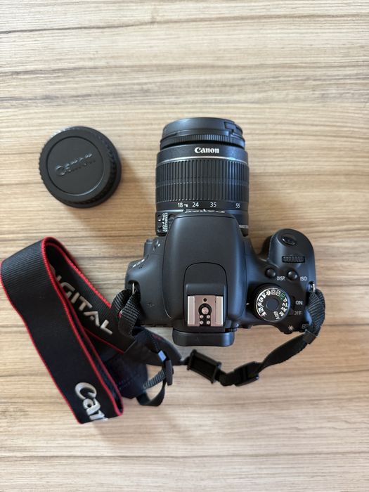 Canon EOS 600D + обектив 18–55mm IS II