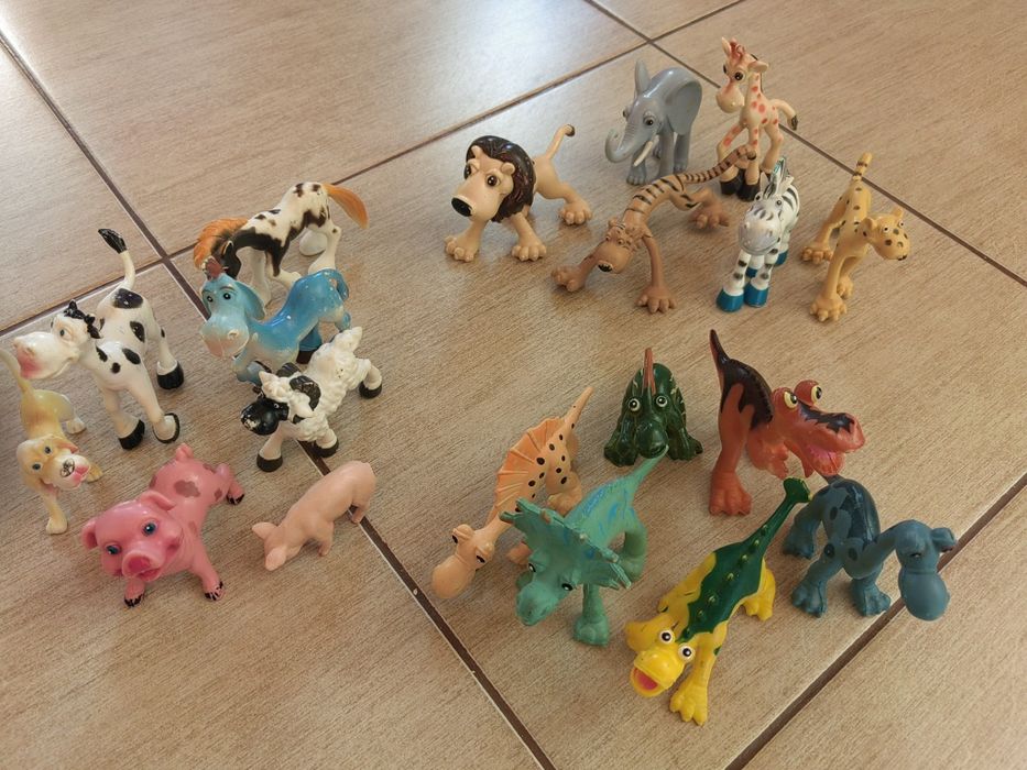 Различни видове животни детски играчки - домашни, диви, динозаври, нас