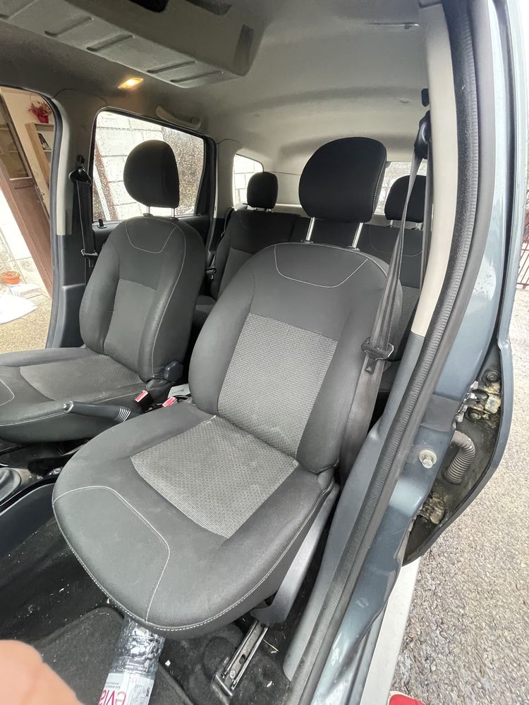 Interior scaune bancheta Dacia Duster