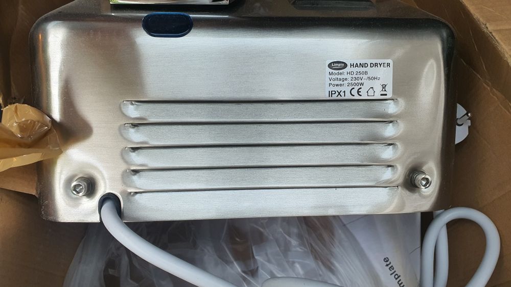 Uscator/dispenser maini 2500w