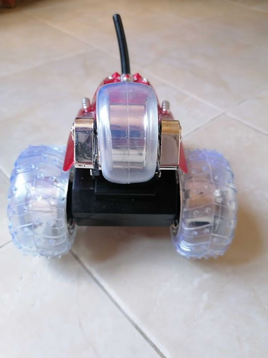 Кола с дистанционно управление и светлина Monster Spinner RC, Червена