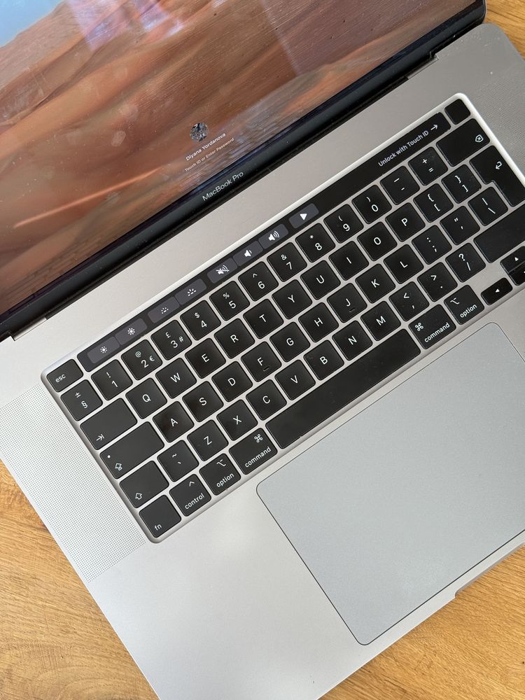 Лаптоп Apple MacBook Pro i9, 16”