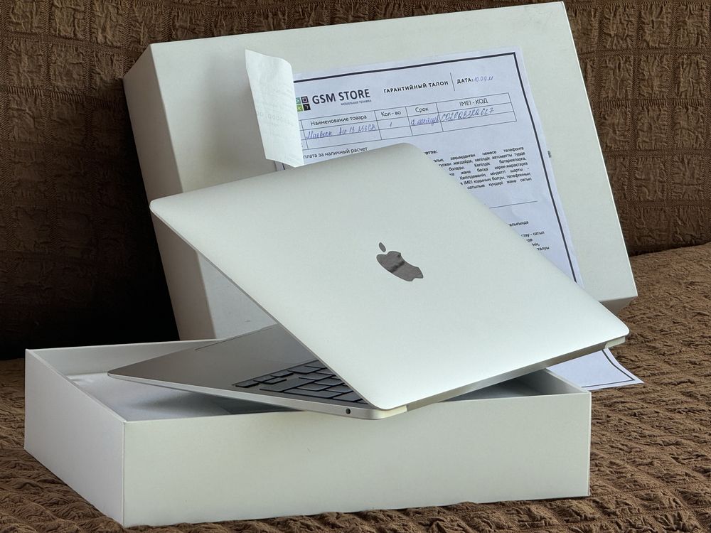 Новый Apple MacBook Air M1 2022 EAC\SSD256GB\OZU8GB\Серебро сост идеал