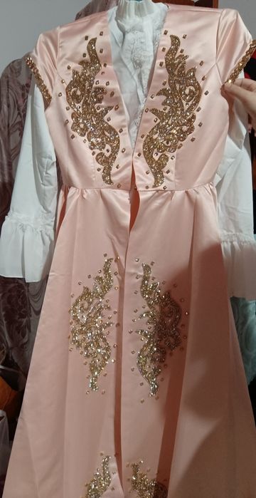 Продам женский платья новый