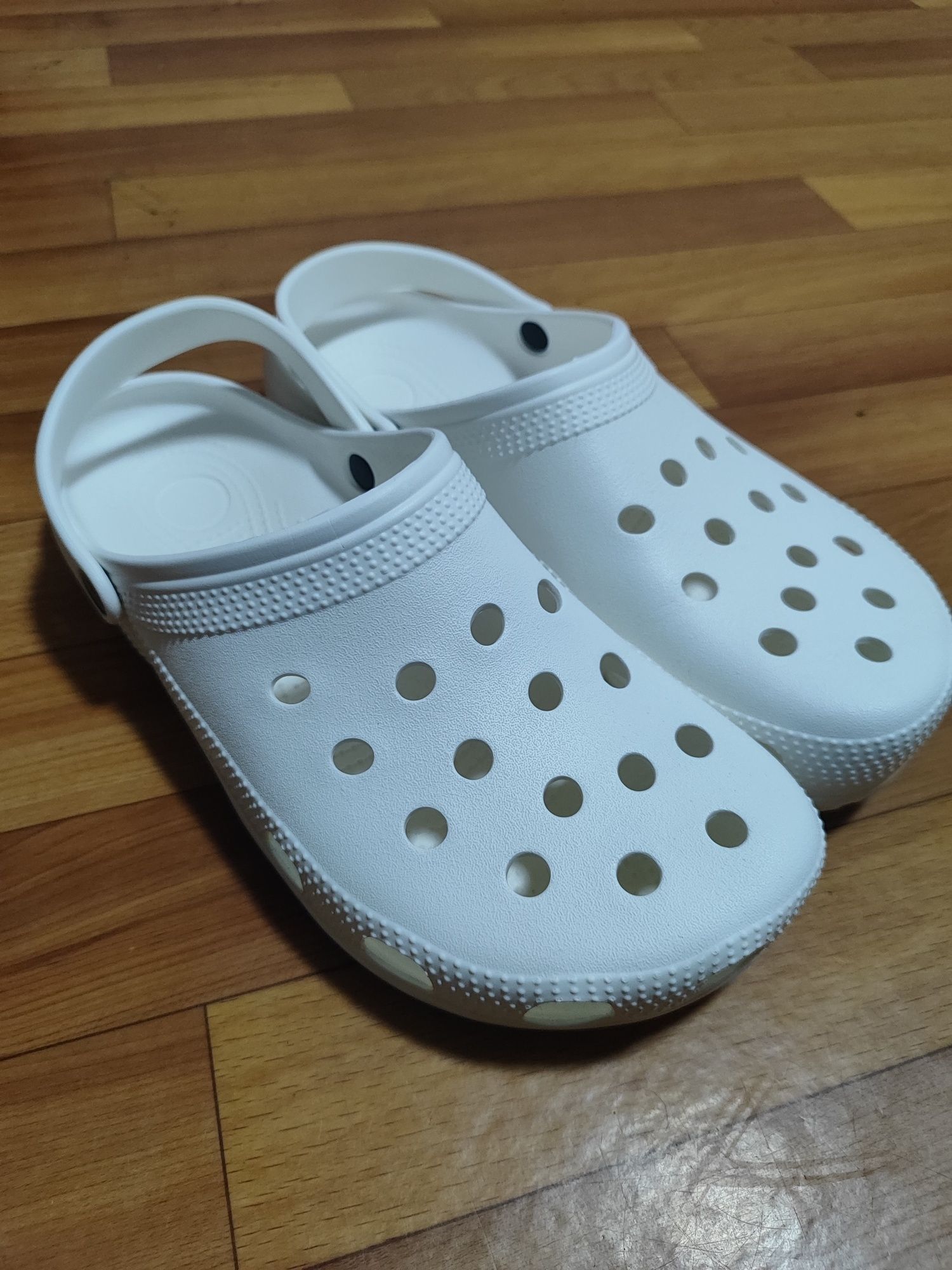 Продам Сабо Белый 45 размер