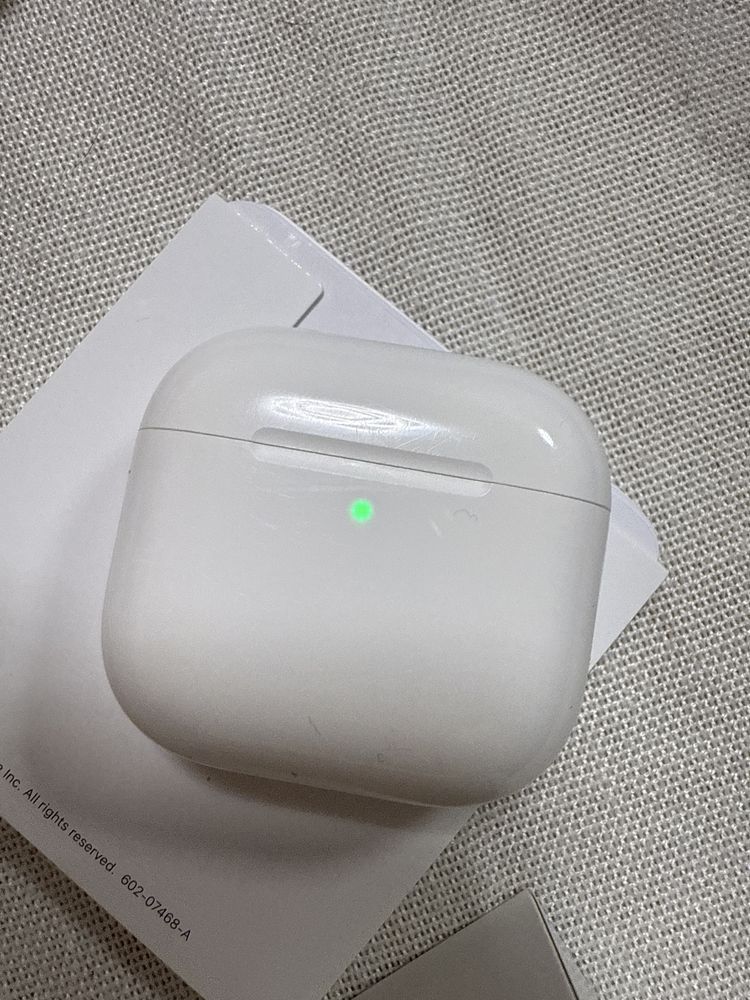AirPods 4 с активно шумопотискане