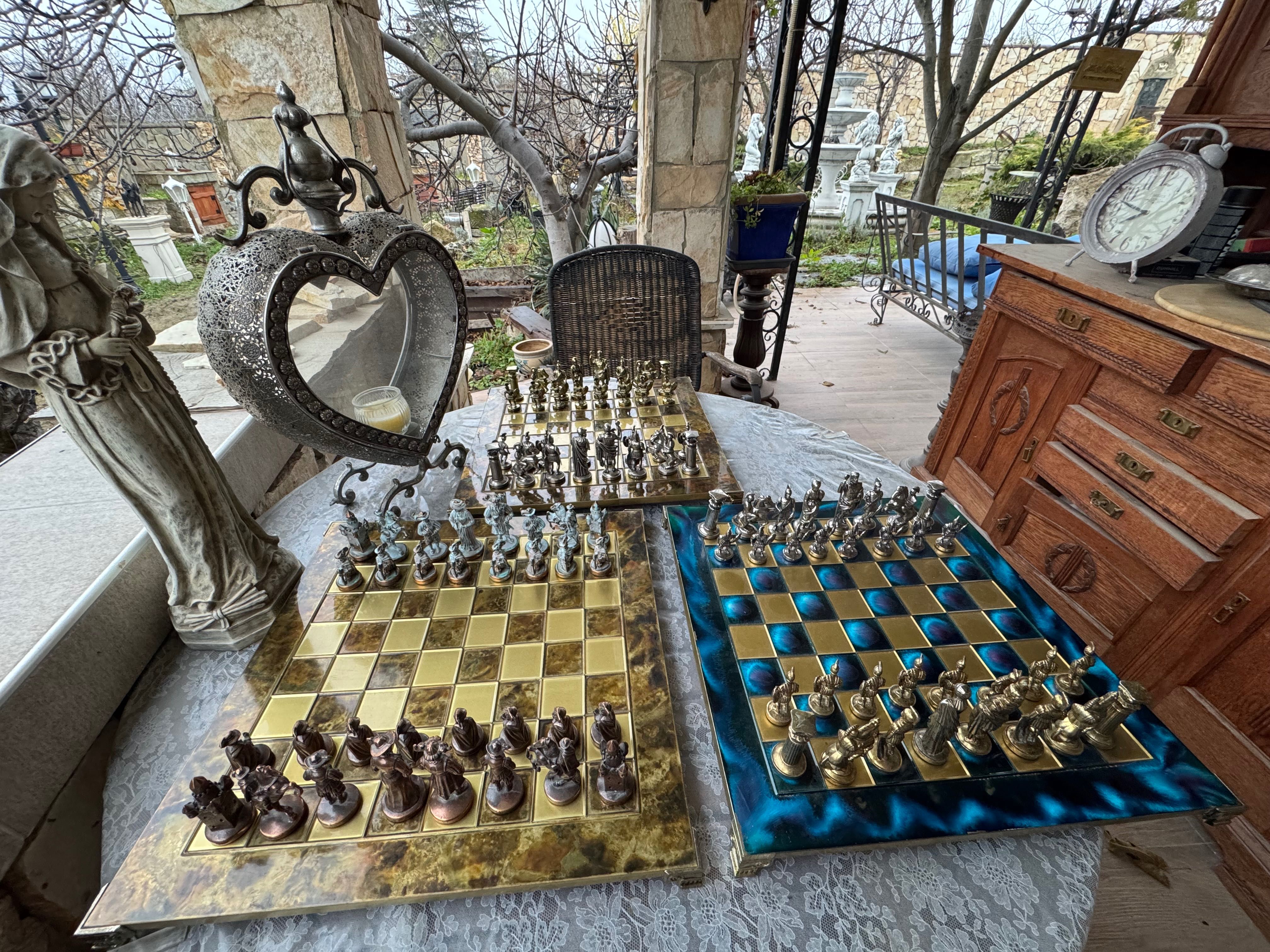 Продавам 24 вида стари шахове от мрамор, дърво и Месинг .