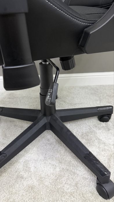 Scaun de gaming negru xora