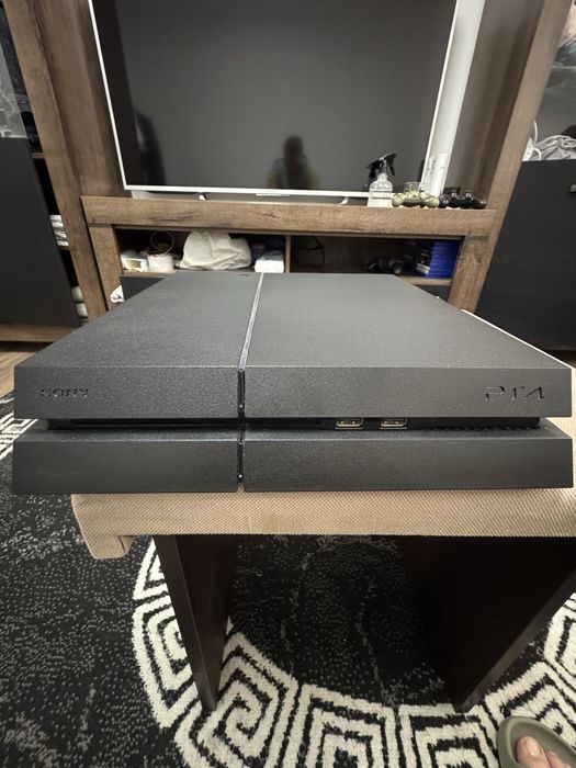 Playstation 4 + 2 manete + 20 jocuri