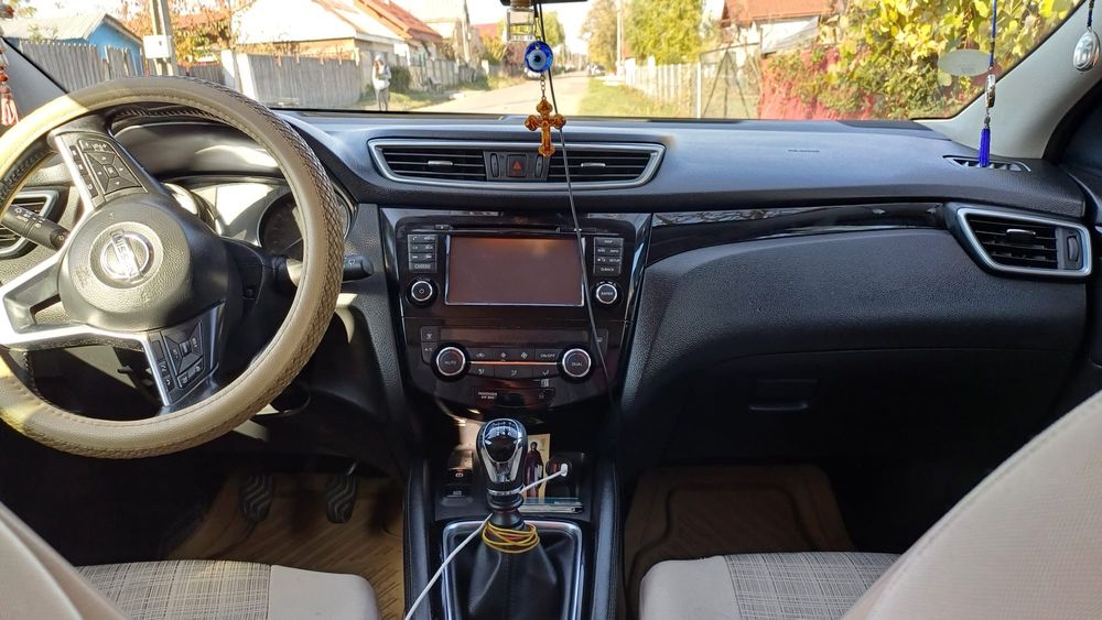 Nissan Qashqai 2017. Stare impecabilǎ, cutie manula, motor 1.5………….etc