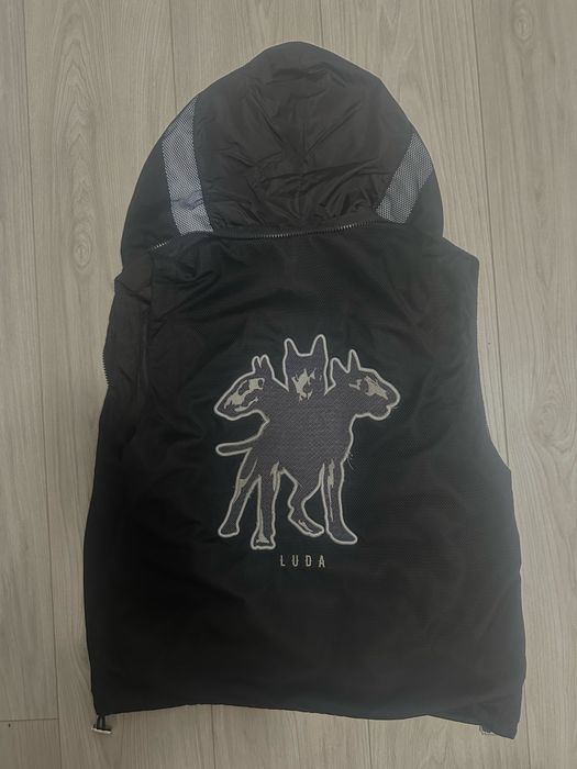 Luda дрехи,дрехите са в добро състояние ако имате въпроси пишете ми!