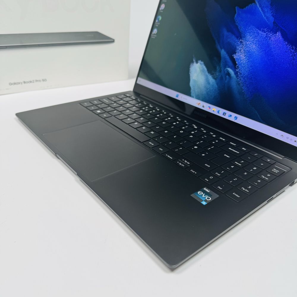 Samsung Galaxy Book 2 Pro 5G/15,6” AMOLED/i5-1240p/8GB LPDDR5/Iris Xe