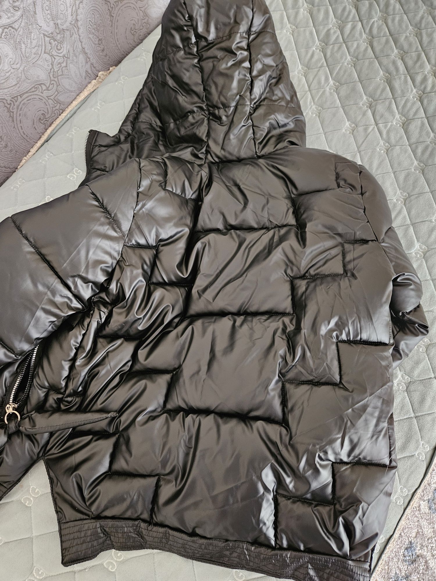 Продам куртку для девочки