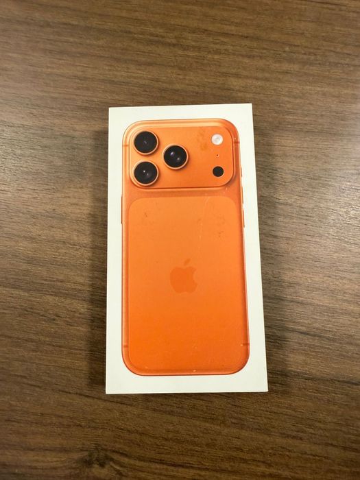 Iphone 17 PRO 256 G - cosmic orange - sigilat - 6450 ron !
