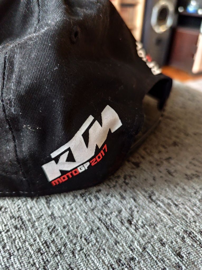 Шапка с козирка KTM