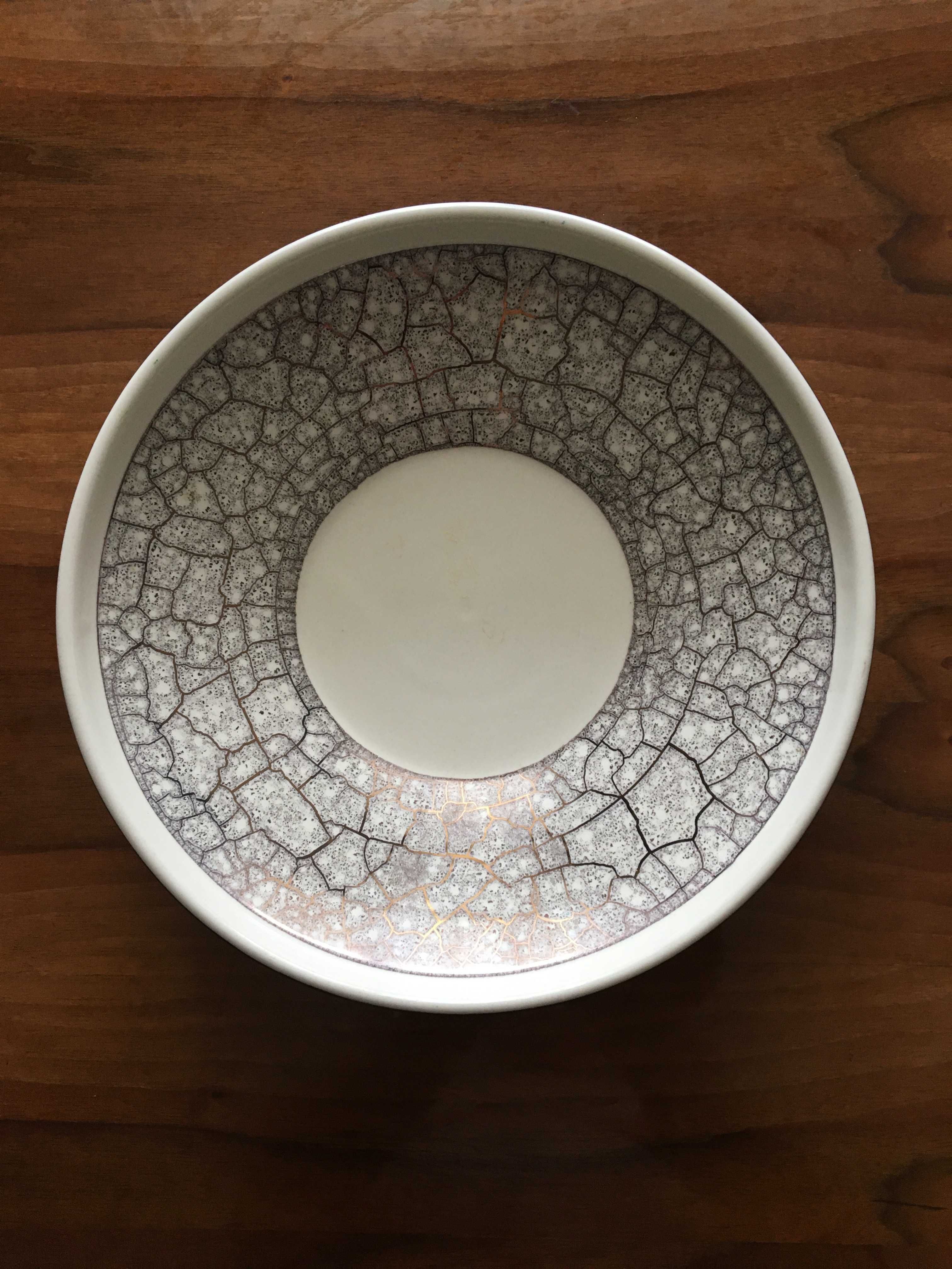 Platou ceramica pentru fructe.