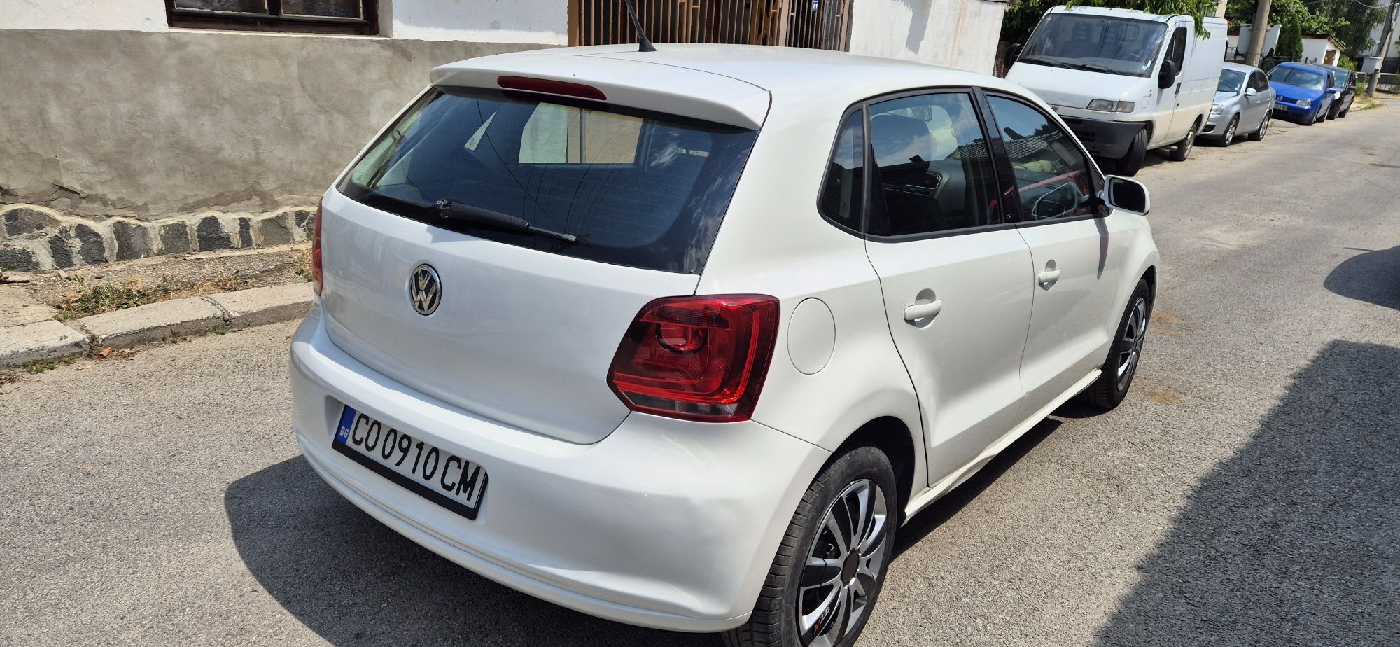 Продавам лек автомобил Volkswagen Polo