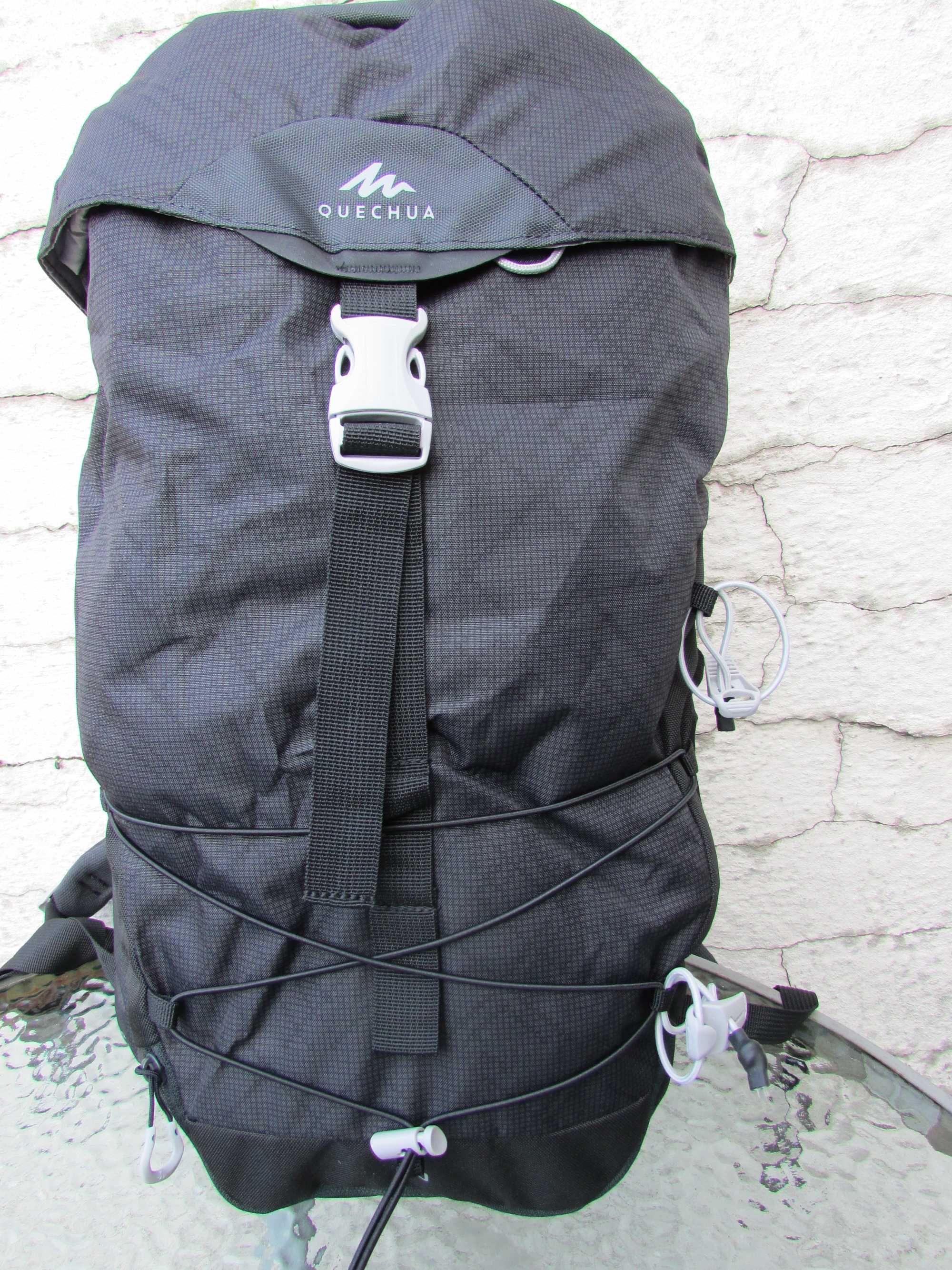 Туристическа раница Quechua Decathlon 20L