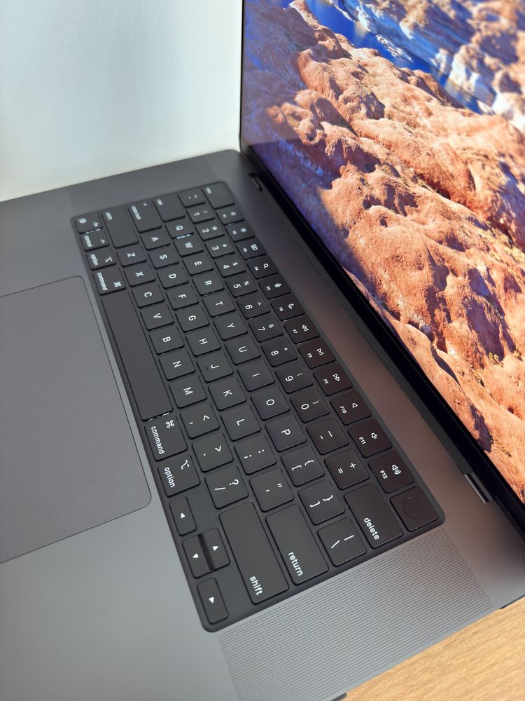 Apple MacBook Pro 16 M3 Max 40GPU Core  / 48 Гб / SSD 1tb