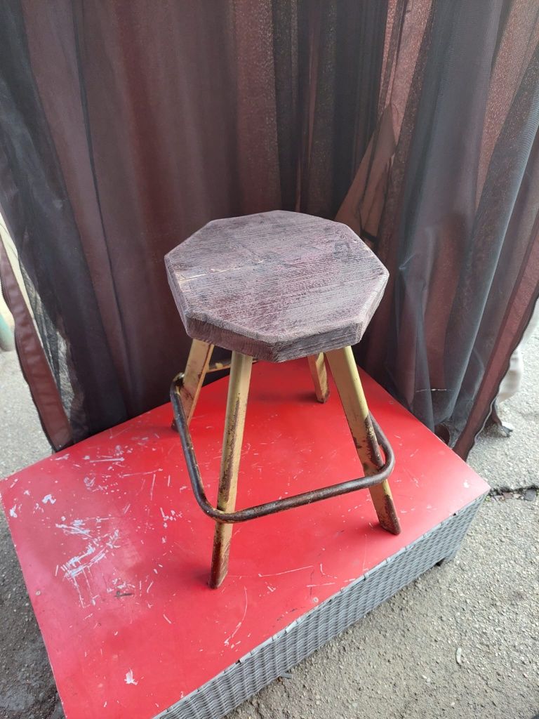 Ulcior vechi ștanțat ,scaunul industrial