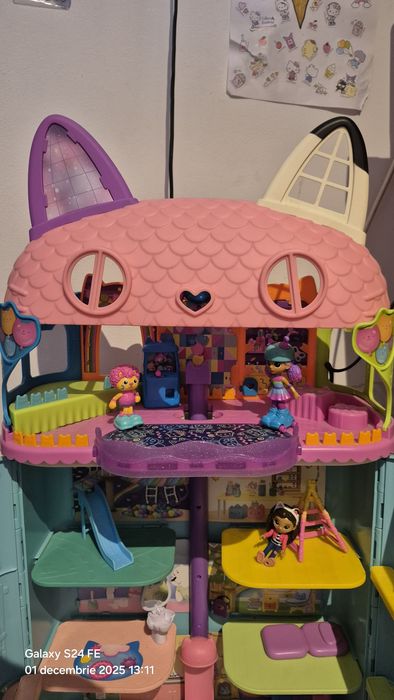 Casa de păpuși Gabby s Dolhouse cu etaj superior de petrecere