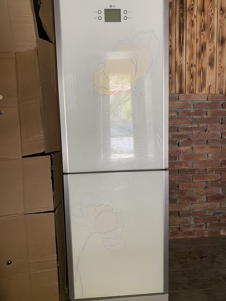 Продаеться холодильник в отличном состоянии ,пользовались год.