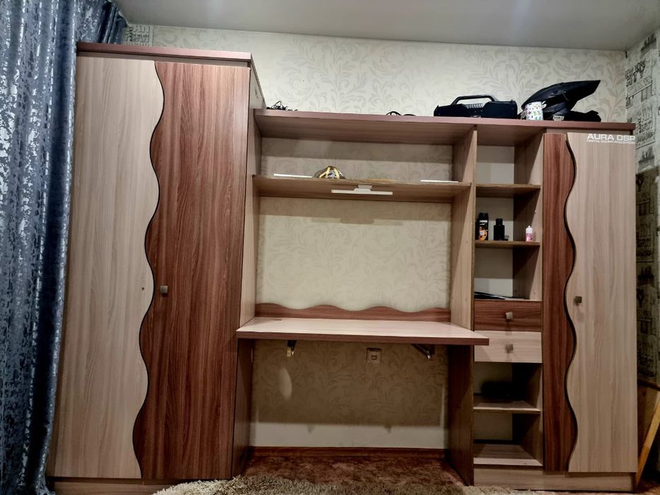 Продам стенку в комнату