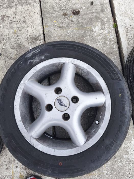 Vând 4 anvelope 175/65R14 4x100 + cauciucuri de vara negociabil