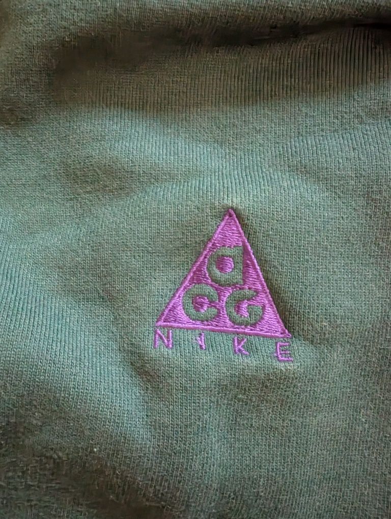 Nike ACG Hoodie .