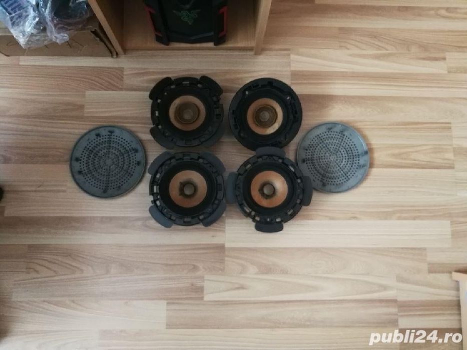 Vând casetofon MP3, LG, fata detasabila, boxe perechi fata/spate Logan