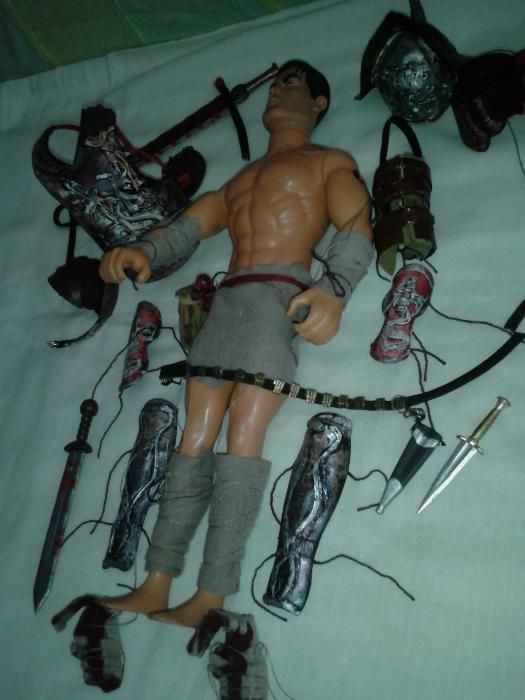 gladiator cu armura tip Spartacus, casca, gladius figurina action 1/6