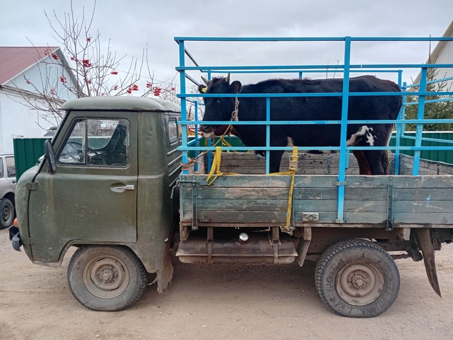 Продам уаз бортовой