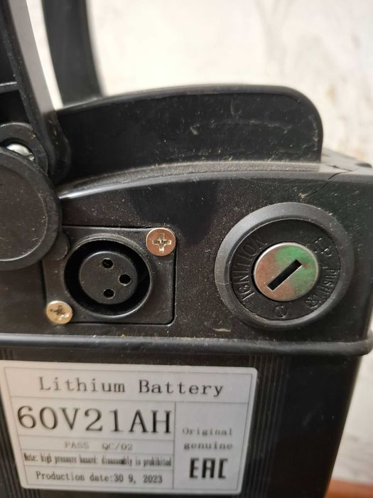 Аккумулятор 60/21  для электровелосипеда ,широкая рейка