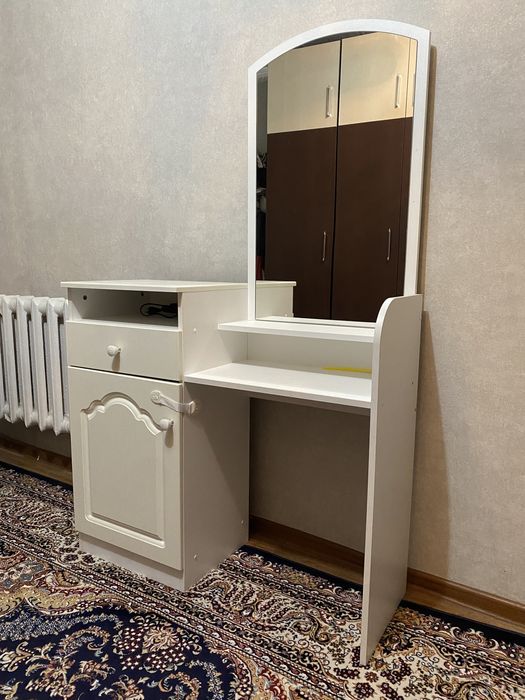 Продаю туалетный столик, состояние отличное