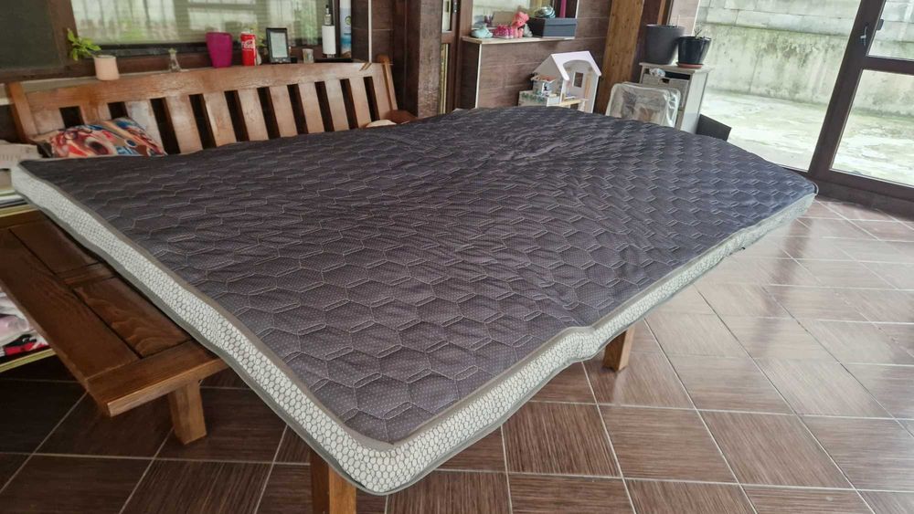 Продавам нов матрак 150/190 / 5 см.