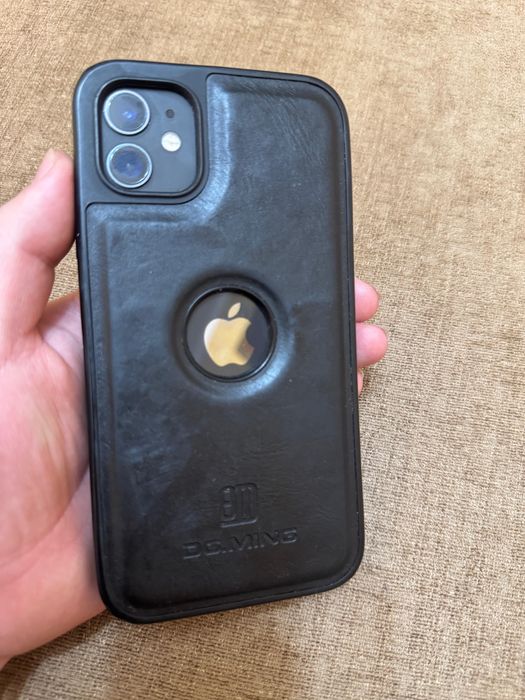 Продам айфон 11 на 64 гб