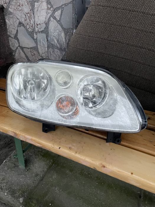 Оригинални Фарове за vw тоуран цената е за 1 -брой