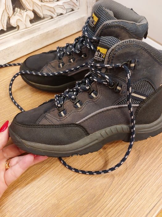 Ghete impermeabile Mounty mărime 34. Piele naturala.
