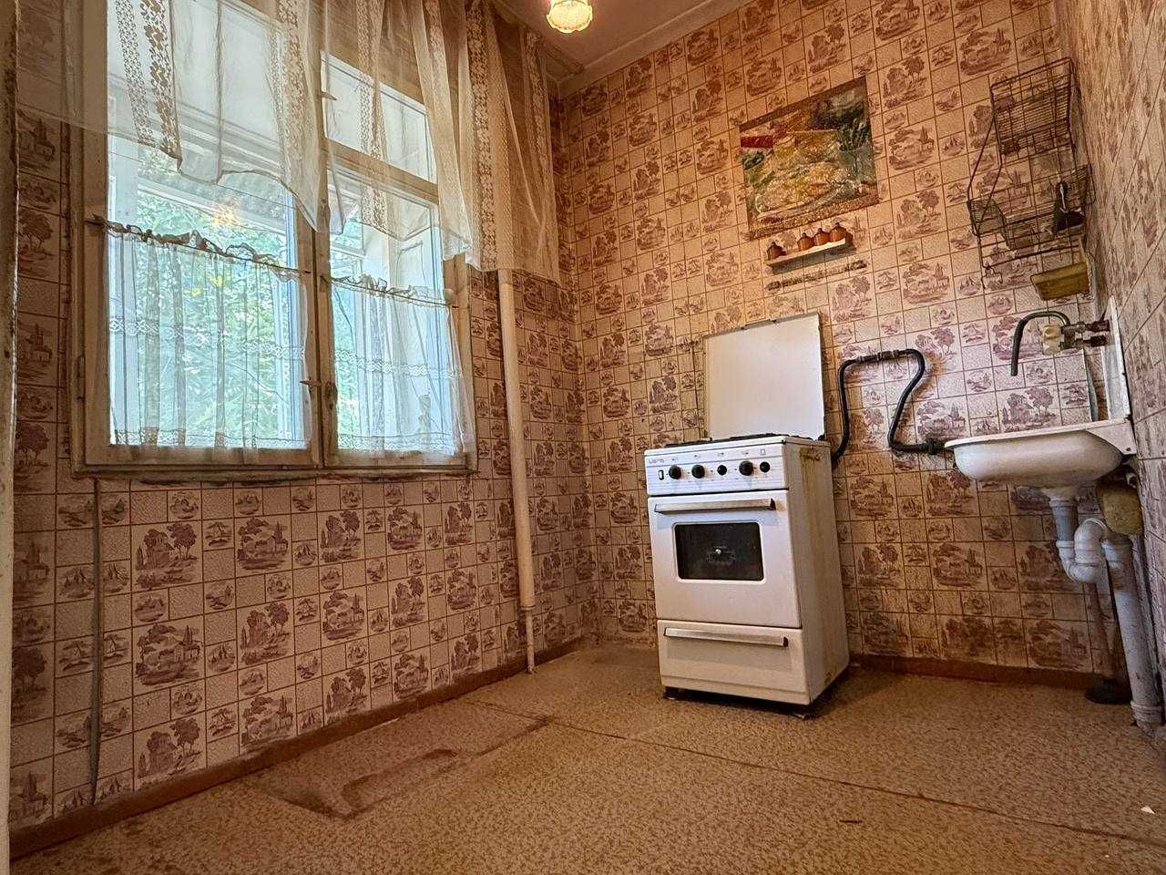 продается 1 комн квартира Фархадский базар (чиланзар 15)