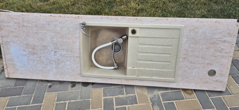 Кухонная мойка каменная