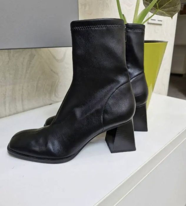 Продам новые сапожки, фирменные, размер 39-40