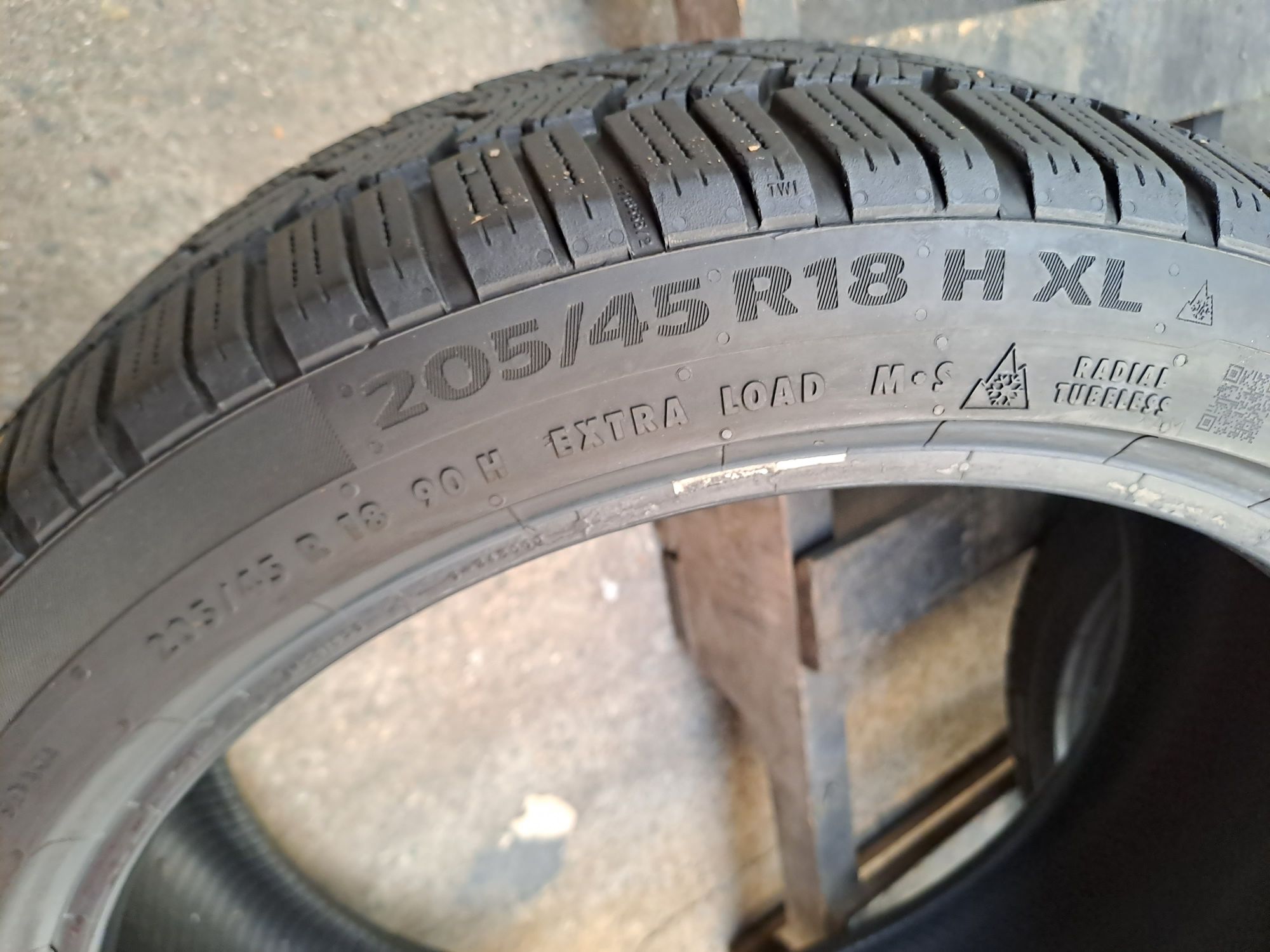 4бр. 205/45/18 Continental CWC TS 860 S: Почти Нови Зимни гуми