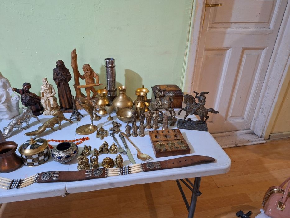 Vând obiecte vechi din bronz