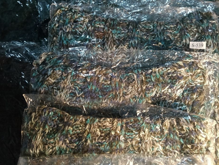 Unsprezece gulere de dama noi