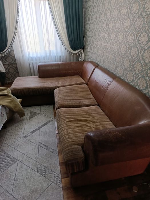 Диван угловой в хорошем состояний