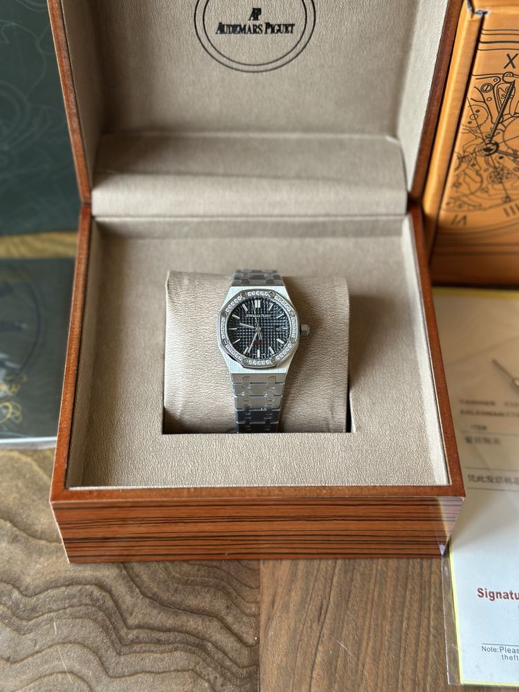 Audemars Piguet Quartz 33 mm-ДАМСКИ ЧАСОВНИК