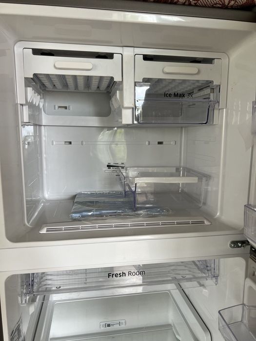 Холодильник новый 350л Samsung