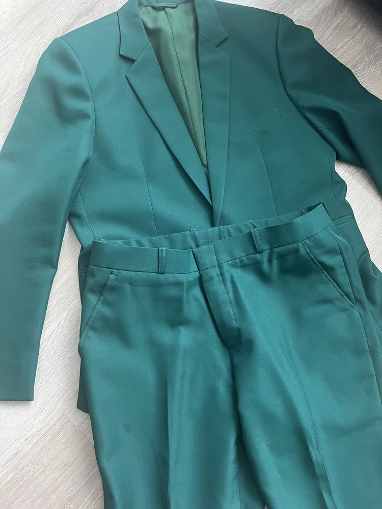 Costum M verde brad