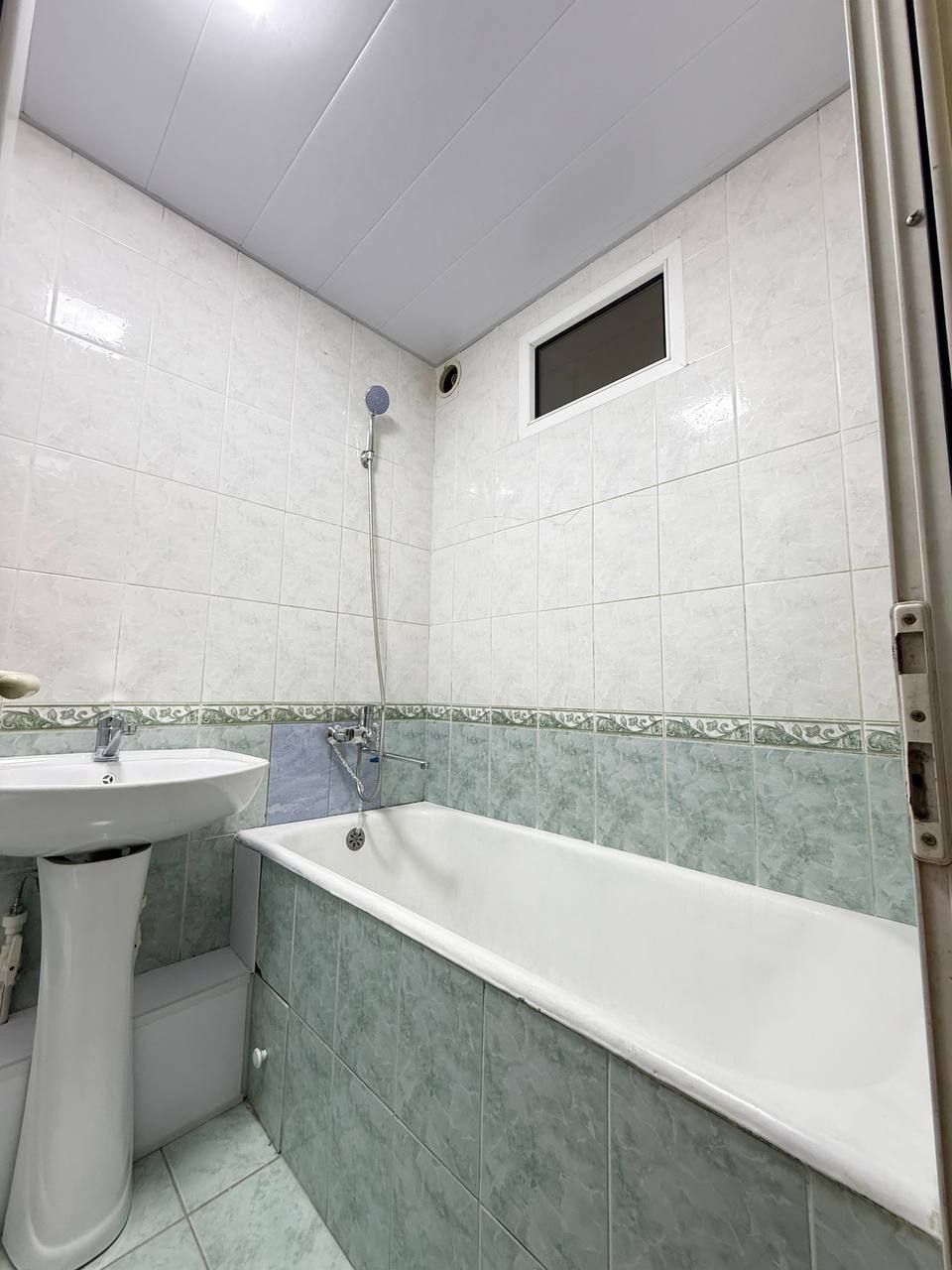 Юнусабад 15 квартал метро Туркестан 2/3/5 (58²) продаётся квартира